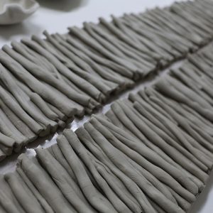 Piezas de cerámica creadas por los artistas de Bathco Atelier